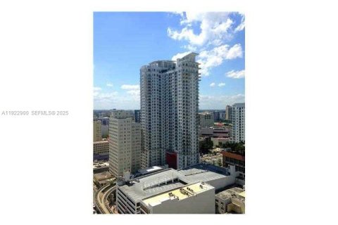 Copropriété à louer à Miami, Floride: 1 chambre, 63.64 m2 № 1976886 - photo 1