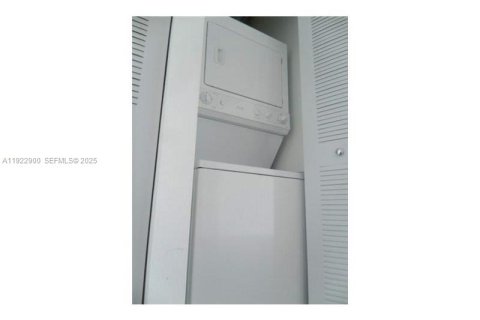 Copropriété à louer à Miami, Floride: 1 chambre, 63.64 m2 № 1976886 - photo 9