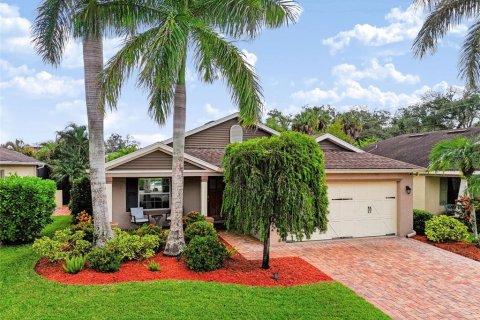 Villa ou maison à vendre à Bradenton, Floride: 3 chambres, 136.38 m2 № 2419976 - photo 2