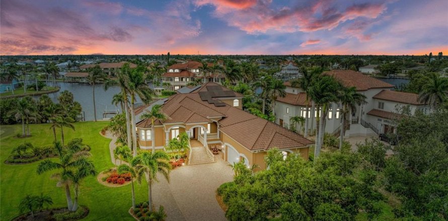 Casa en Port Charlotte, Florida 4 dormitorios, 441.47 m2 № 1833415