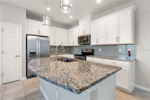 Townhouse in Dunedin, Florida 3 bedrooms, 138.24 sq.m. № 2202245 - photo 9