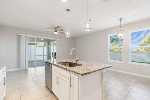 Townhouse in Dunedin, Florida 3 bedrooms, 138.24 sq.m. № 2202245 - photo 11
