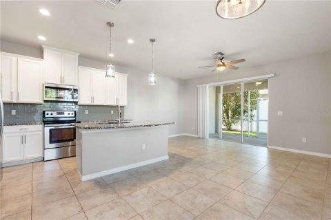 Townhouse in Dunedin, Florida 3 bedrooms, 138.24 sq.m. № 2202245 - photo 5