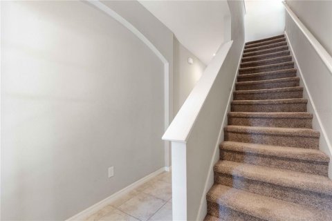Townhouse in Dunedin, Florida 3 bedrooms, 138.24 sq.m. № 2202245 - photo 4