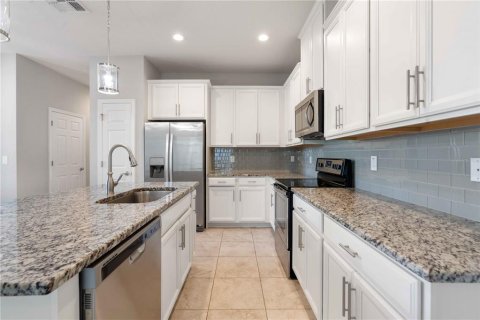 Townhouse in Dunedin, Florida 3 bedrooms, 138.24 sq.m. № 2202245 - photo 8