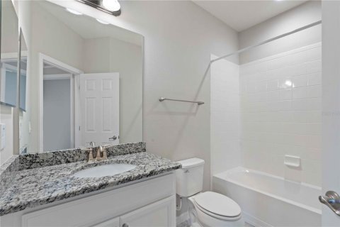 Townhouse in Dunedin, Florida 3 bedrooms, 138.24 sq.m. № 2202245 - photo 25