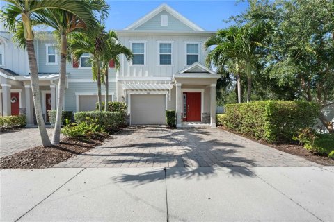 Townhouse in Dunedin, Florida 3 bedrooms, 138.24 sq.m. № 2202245 - photo 2