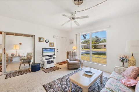 House in Port Charlotte, Florida 2 bedrooms, 107.4 sq.m. № 1654540 - photo 7