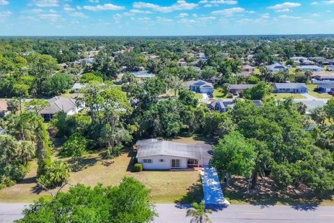 House in Port Charlotte, Florida 2 bedrooms, 107.4 sq.m. № 1654540 - photo 2
