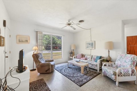 House in Port Charlotte, Florida 2 bedrooms, 107.4 sq.m. № 1654540 - photo 6