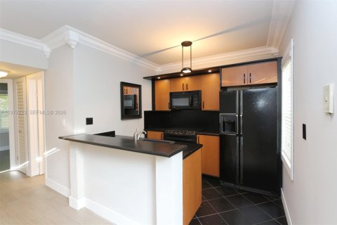 Appartement à louer à Miami, Floride: 2 chambres, 65.03 m2 № 2046303 - photo 2