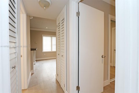 Appartement à louer à Miami, Floride: 2 chambres, 65.03 m2 № 2046303 - photo 10