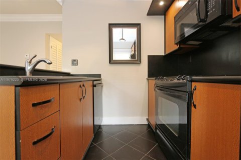Appartement à louer à Miami, Floride: 2 chambres, 65.03 m2 № 2046303 - photo 4