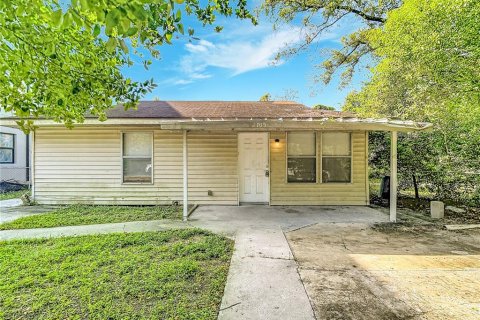 House in Tampa, Florida 3 bedrooms, 83.24 sq.m. № 2393724 - photo 2