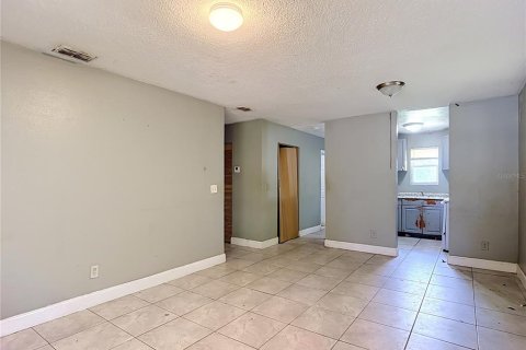 House in Tampa, Florida 3 bedrooms, 83.24 sq.m. № 2393724 - photo 4
