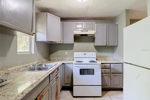 House in Tampa, Florida 3 bedrooms, 83.24 sq.m. № 2393724 - photo 6