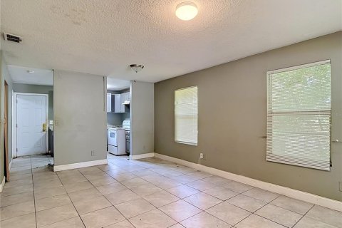 House in Tampa, Florida 3 bedrooms, 83.24 sq.m. № 2393724 - photo 3