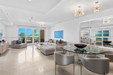Condo in Miami Beach, Florida, 2 bedrooms № 2077649 - photo 2