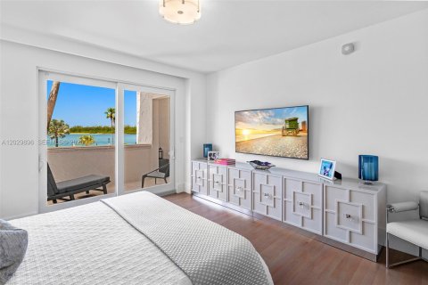 Condo in Miami Beach, Florida, 2 bedrooms № 2077649 - photo 21