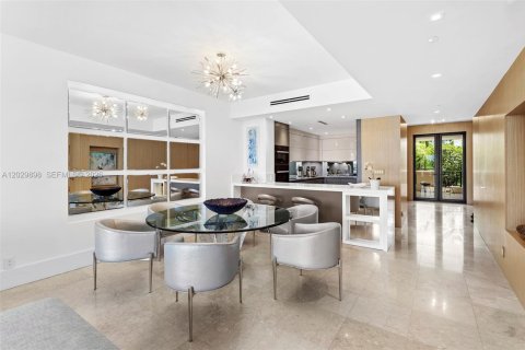 Condo in Miami Beach, Florida, 2 bedrooms № 2077649 - photo 10