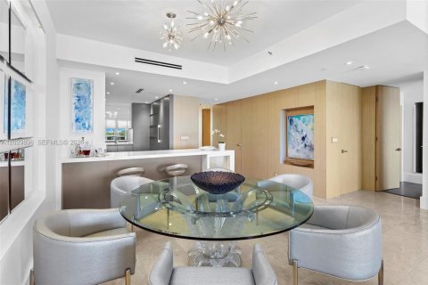 Condo in Miami Beach, Florida, 2 bedrooms № 2077649 - photo 11