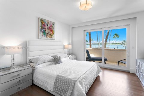 Condo in Miami Beach, Florida, 2 bedrooms № 2077649 - photo 20