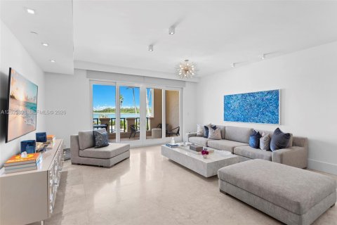Condo in Miami Beach, Florida, 2 bedrooms № 2077649 - photo 3