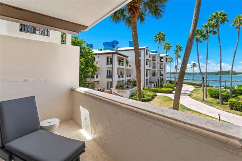 Condo in Miami Beach, Florida, 2 bedrooms № 2077649 - photo 19