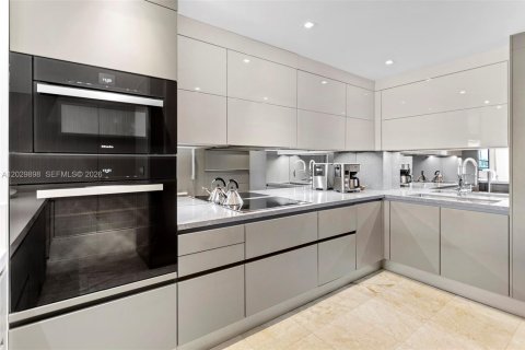 Condo in Miami Beach, Florida, 2 bedrooms № 2077649 - photo 7