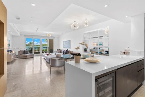 Condo in Miami Beach, Florida, 2 bedrooms № 2077649 - photo 9