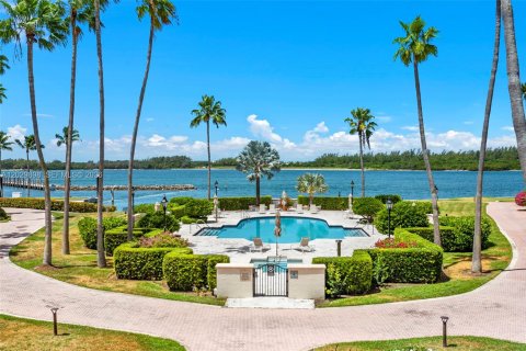 Condo in Miami Beach, Florida, 2 bedrooms № 2077649