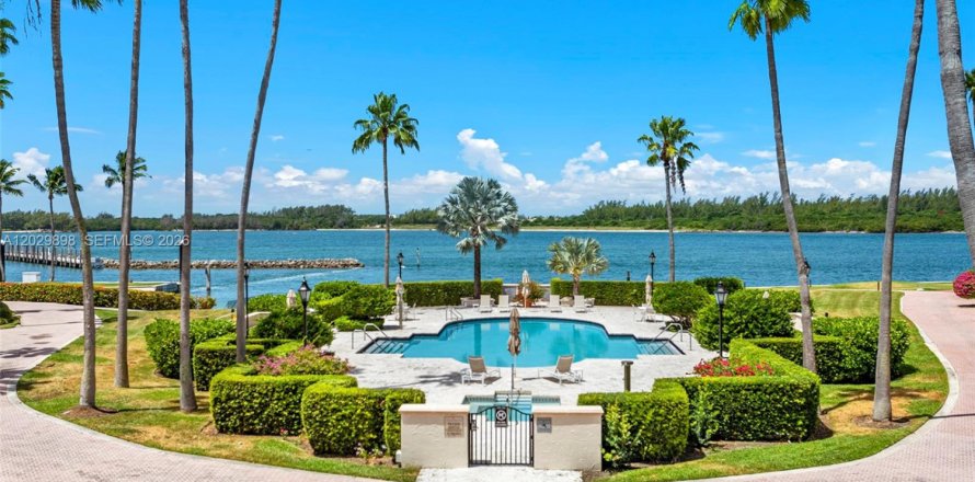 Condo in Miami Beach, Florida, 2 bedrooms № 2077649