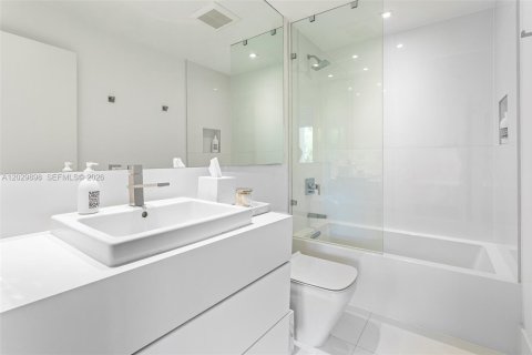 Condo in Miami Beach, Florida, 2 bedrooms № 2077649 - photo 30