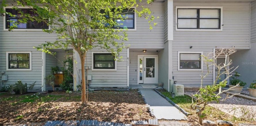 Townhouse in Largo, Florida 2 bedrooms, 97.36 sq.m. № 1777056