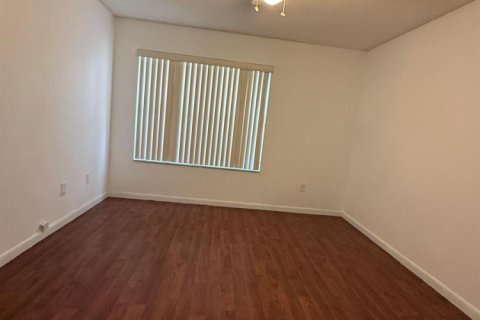 Condo in Pompano Beach, Florida, 2 bedrooms  № 2077655 - photo 14