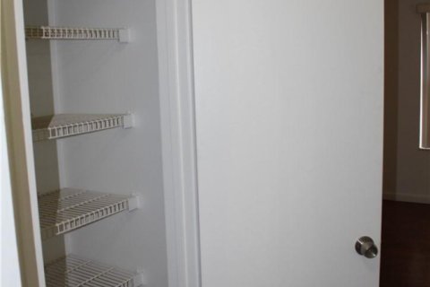 Condo in Pompano Beach, Florida, 2 bedrooms  № 2077655 - photo 9