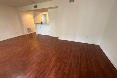 Condo in Pompano Beach, Florida, 2 bedrooms  № 2077655 - photo 11