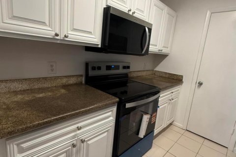 Condo in Pompano Beach, Florida, 2 bedrooms  № 2077655 - photo 4