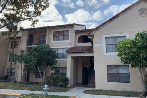 Condo in Pompano Beach, Florida, 2 bedrooms  № 2077655 - photo 2