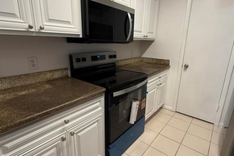 Condo in Pompano Beach, Florida, 2 bedrooms  № 2077655 - photo 5