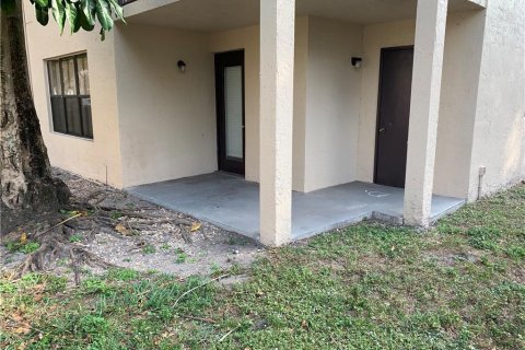Condo in Pompano Beach, Florida, 2 bedrooms  № 2077655 - photo 24