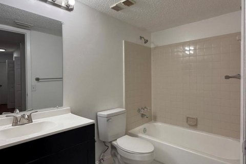 Condo in Pompano Beach, Florida, 2 bedrooms  № 2077655 - photo 17
