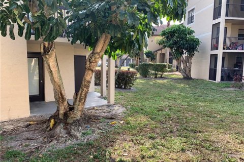 Condo in Pompano Beach, Florida, 2 bedrooms  № 2077655 - photo 25