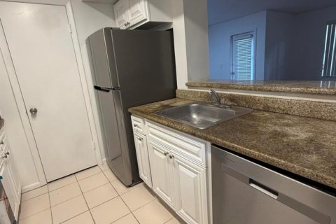 Condo in Pompano Beach, Florida, 2 bedrooms  № 2077655 - photo 3