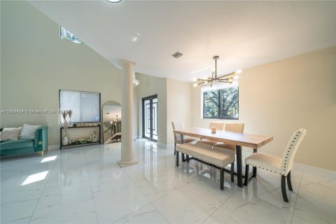 House in Fort Lauderdale, Florida 3 bedrooms, 200.48 sq.m. № 1896729 - photo 2