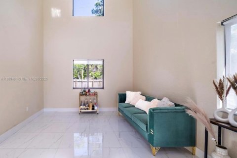 House in Fort Lauderdale, Florida 3 bedrooms, 200.48 sq.m. № 1896729 - photo 12