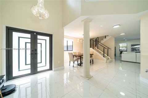 House in Fort Lauderdale, Florida 3 bedrooms, 200.48 sq.m. № 1896729 - photo 1
