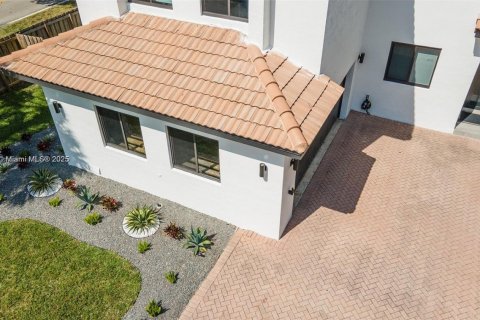 House in Fort Lauderdale, Florida 3 bedrooms, 200.48 sq.m. № 1896729 - photo 5