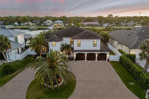 House in New Smyrna Beach, Florida 4 bedrooms, 432.92 sq.m. № 1624654 - photo 2