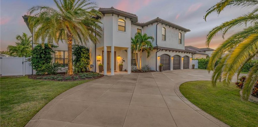 House in New Smyrna Beach, Florida 4 bedrooms, 432.92 sq.m. № 1624654